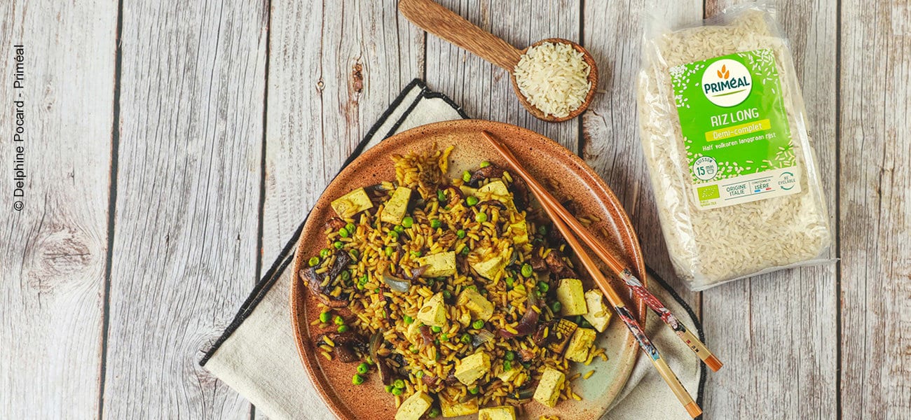 Riz frit dés de tofu et légumes