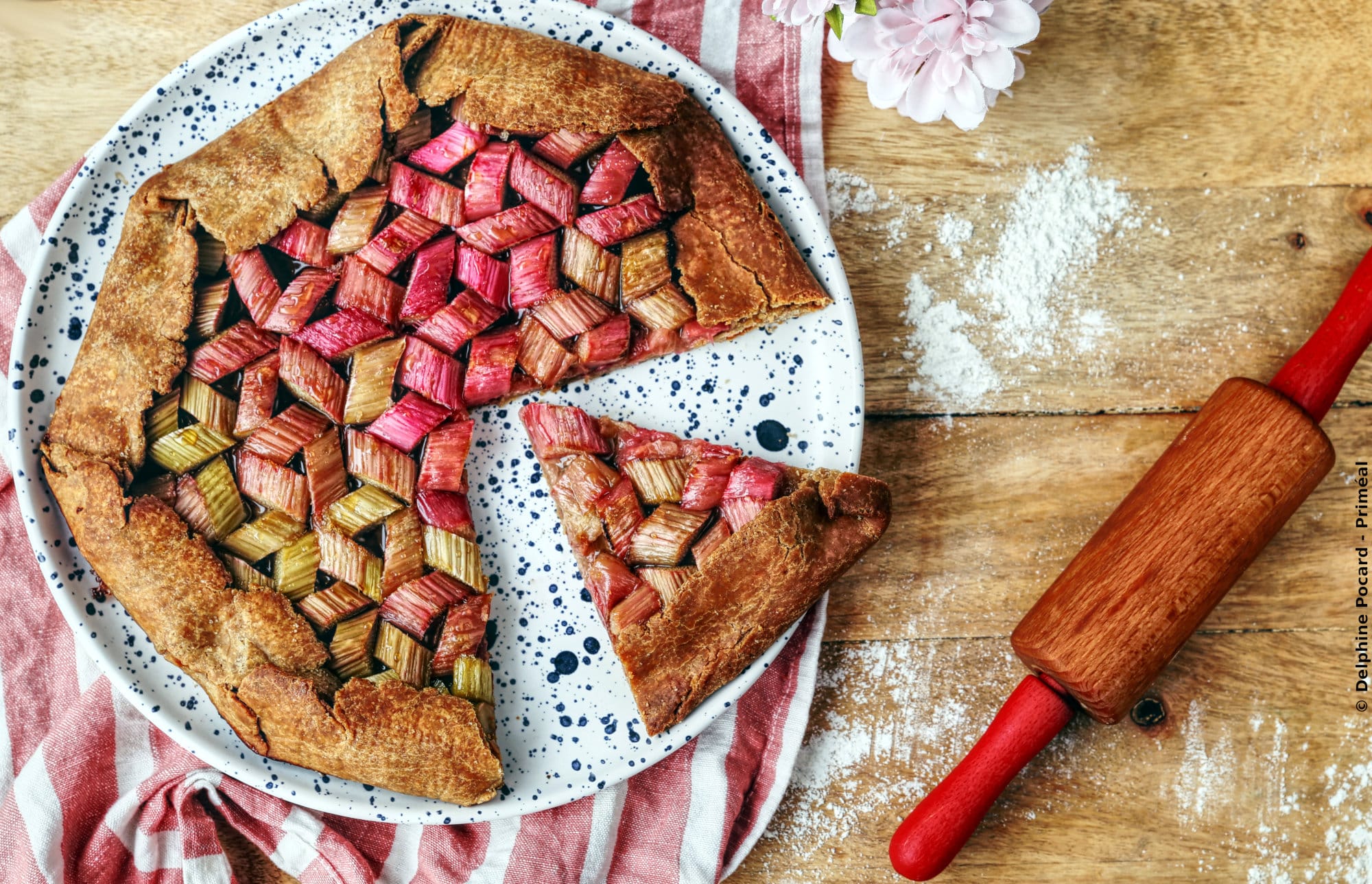 Tarte rustique bio à la rhubarbe