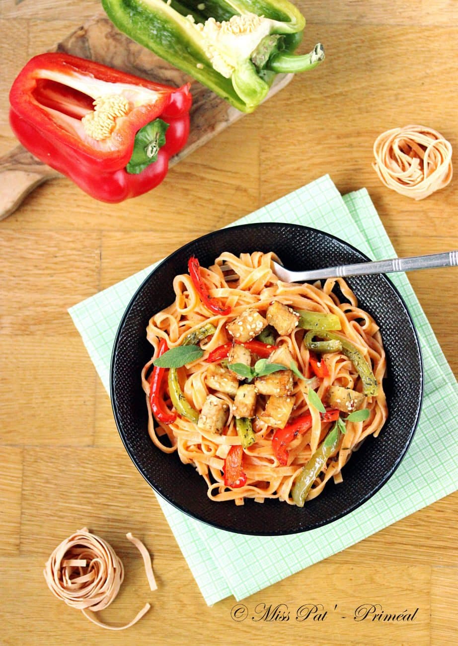 Tagliatelles au piment d’Espelette, tempeh et poivron