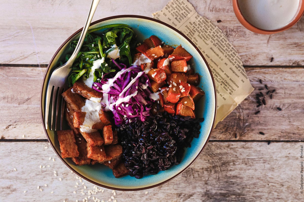 Buddha bowl au riz nérone | Recette équilibrée & colorée